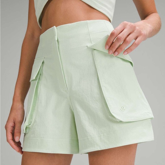 Lululemon Relaxed Fit SHR Cargo Short 4” - Picture 2 of 6